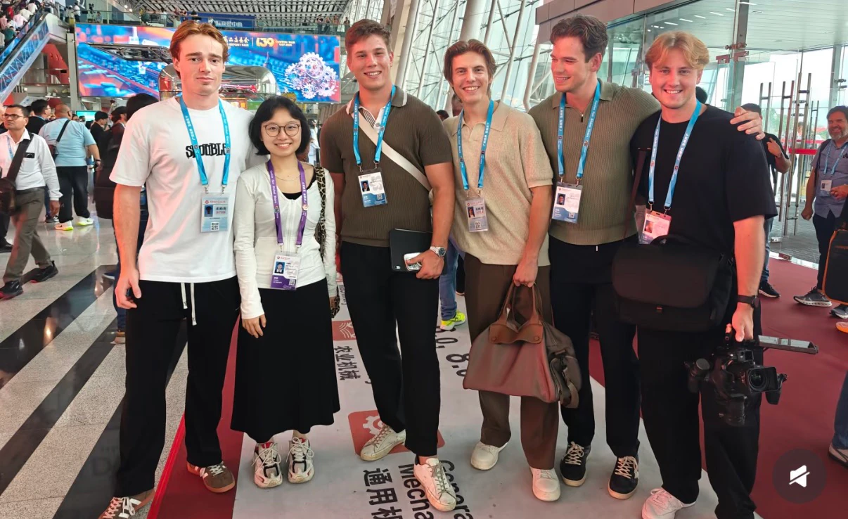 Yuwuzhi team with international visitors at a trade exhibition